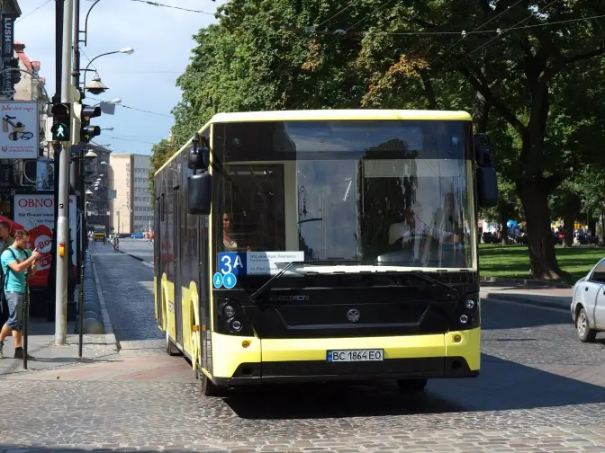Сьогодні у Львові не курсуватимуть 15 автобусних маршрутів через півмарафон. Перелік