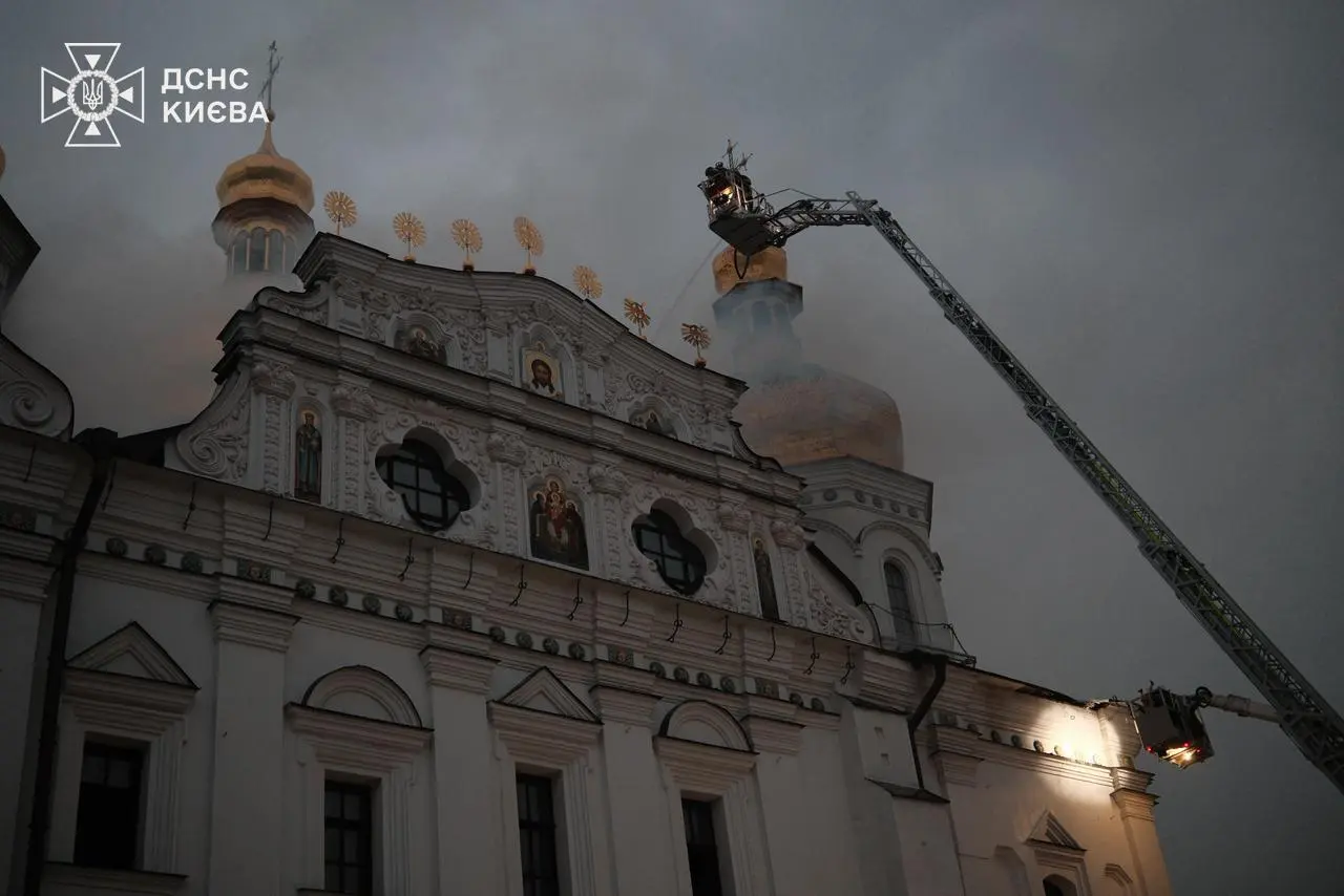 Ющенко назвав обстріл Успенського собору замахом на генетичний код нації та закликав відбудувати Десятинну церкву