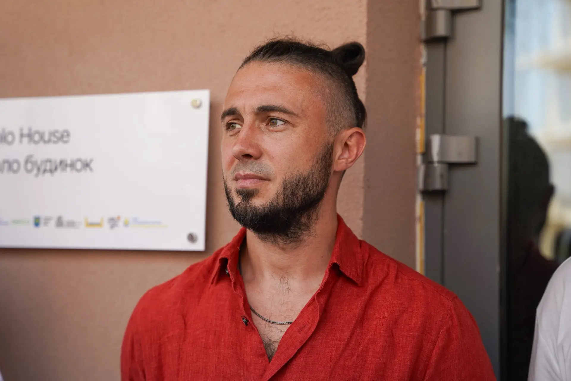 Лідер гурту "Антитіла" та речник Ради з молодіжних питань при Президентові України Тарас Тополя розкрив деталі унікального пілотного проєкту соціального молодіжного житла / фото зі сторінки виконавця