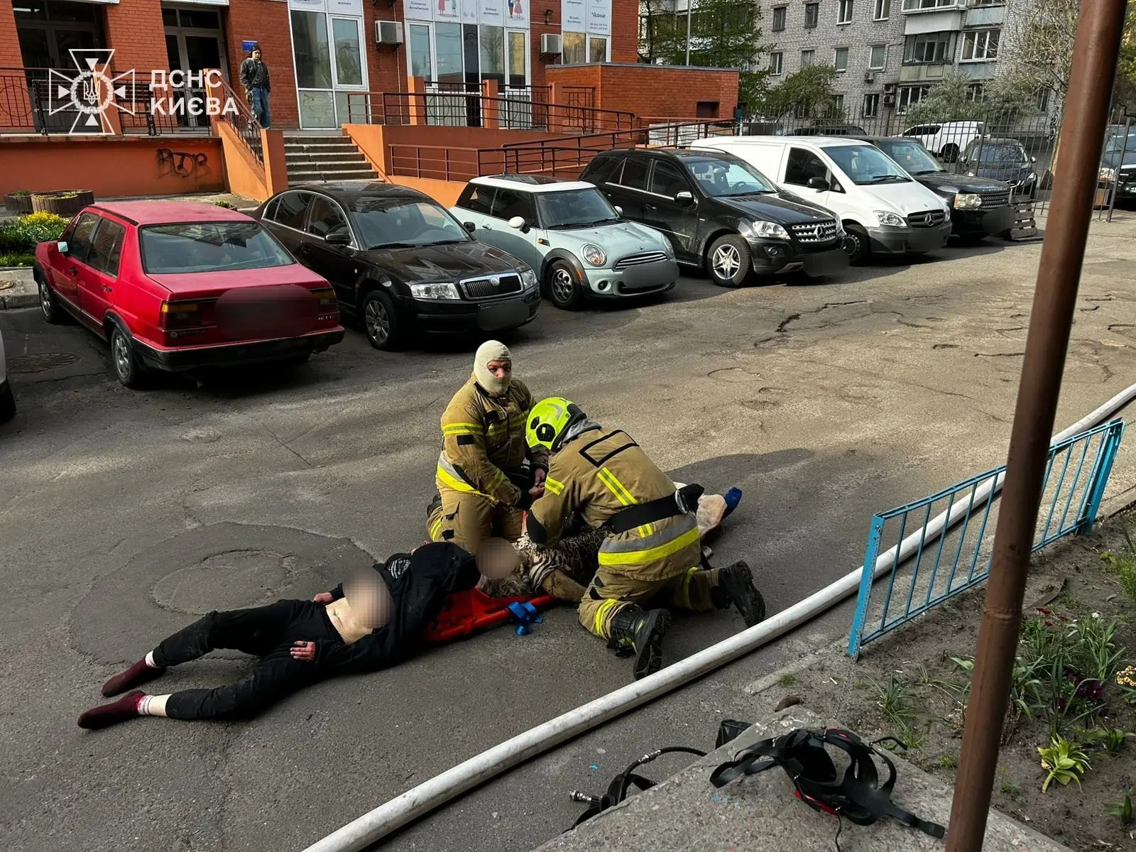 Через пожежу у Подільському районі столиці загинула жінка, ще одну вдалося врятувати