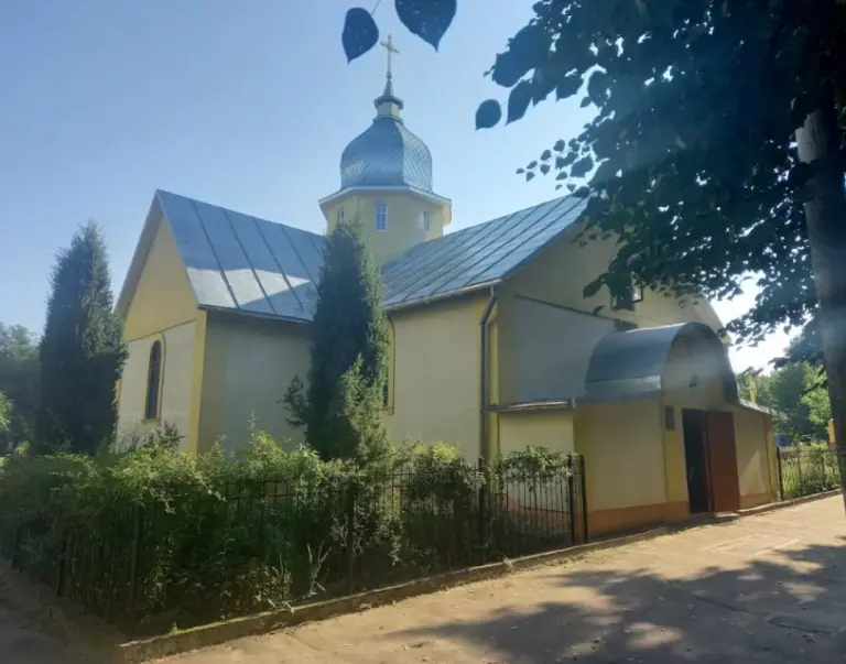 Храм святих апостолів Петра і Павла Львівської єпархії ПЦУ (вул. Пулюя, 4)
