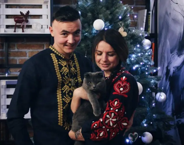 Різдвяні світлини: львів’яни публікують у соцмережах фото у вишиванках
