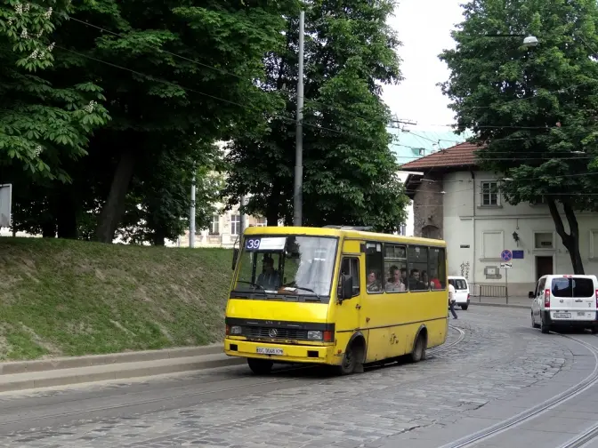 Від завтра частина маршруток Львова їздитиме без договорів