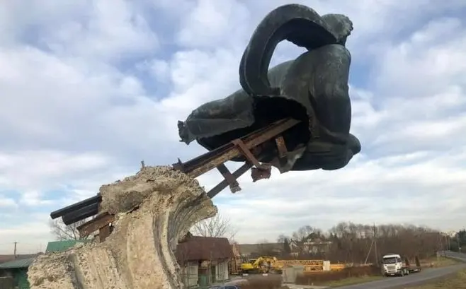 Скульптуру «Русалки Дністрової», яку біля Львова пошкодили вандали, відреставрують
