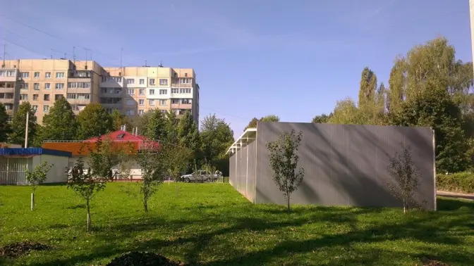 У Львові обіцяють прибрати з газону магазин, який обурив мешканців