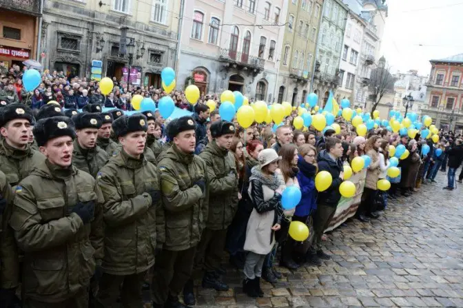 У Львові масово заспівали гімн України. Відео