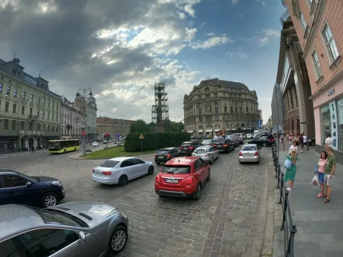 Змінювати рух авто біля пам'ятника Міцкевичу можна за однієї умови