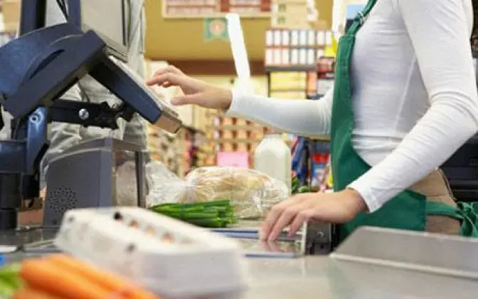 Активісти просять львівські супермаркети не пропонувати пакети на касі