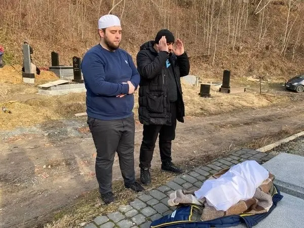 У Львові поховали хлопчика, який отримав пневмонію у підвалі під час обстрілів в Харкові