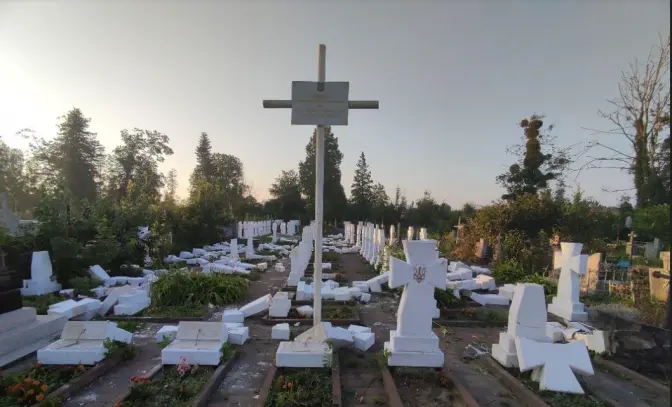 Хлопець, який розбив хрести на могилах Січових стрільців, був під наркотиками