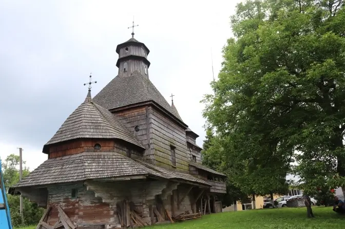На Львівщині реставрують дзвіницю одного із найстаріших дерев’яних храмів
