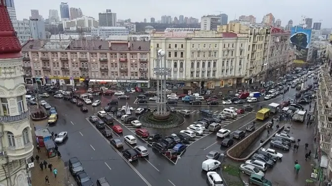 Площу Льва Толстого у Києві можуть перейменувати на площу Українських Героїв