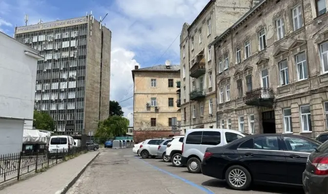 У центрі Львова збільшили кількість паркувальних місць