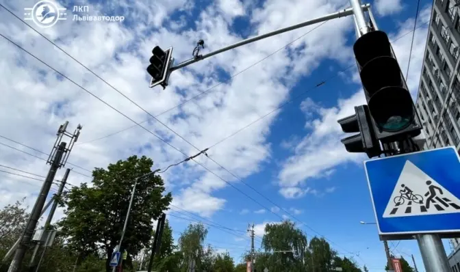 На Сихові у Львові встановили новий світлофор