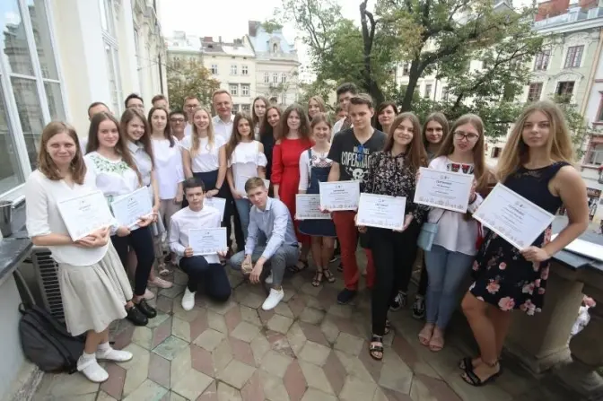 Більшість випускників шкіл Львова, котрі склали ЗНО на 200 балів, хочуть вчитись у місцевих вишах
