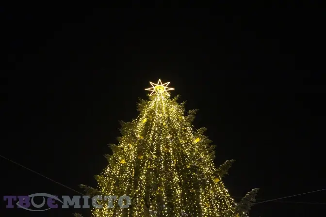 У Львові відкрили головну різдвяну ялинку міста