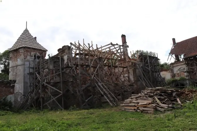 Поморянський замок на Львівщині просять внести в державну програму реставрації