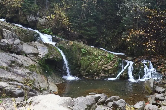 За самовільне будівництво біля водоспаду «Кам’янка» судитимуть двох мешканців Львівщини