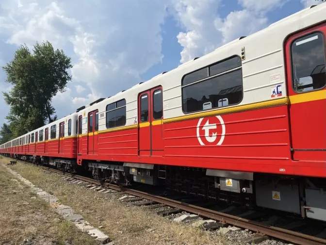 Київський метрополітен отримав ще шість вагонів від варшавського метро