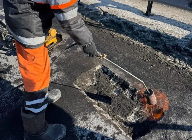 У Києві в посиленому режимі ліквідовують аварійно-небезпечну ямковість