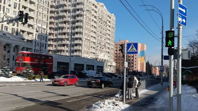 У столиці на вулиці Михайла Максимовича запрацював новий безбар’єрний світлофор