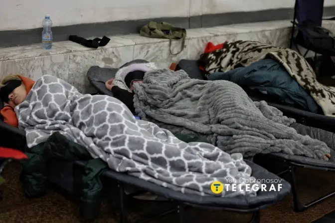 У київському метро за ніч укривалися понад 13 тисяч людей, серед них — майже 900 дітей