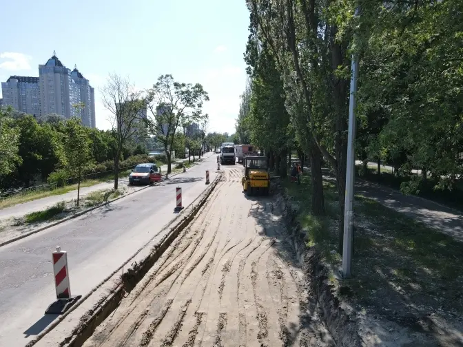 У Києві відновили ремонт на вулиці Ентузіастів