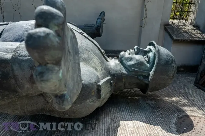 Від початку року на Львівщині знесли майже 50 радянських пам'ятників