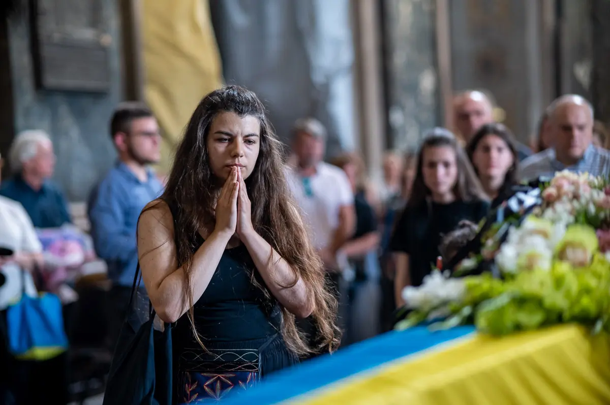 У Львові попрощалися з Вікторією Амеліною. Вона загинула через удар росіян по Краматорську