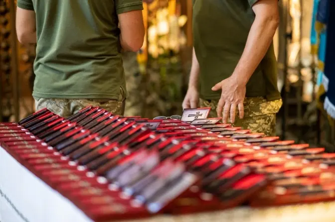 У Львові в День пам’яті захисників України сім’ям загиблих Героїв вручили ордени. Фото