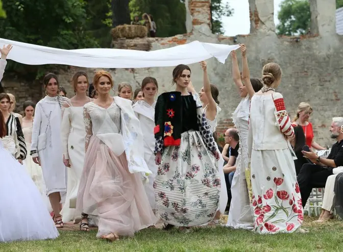 Український haute couture. Оксана Караванська представила нову колекцію у Митрополичих садах