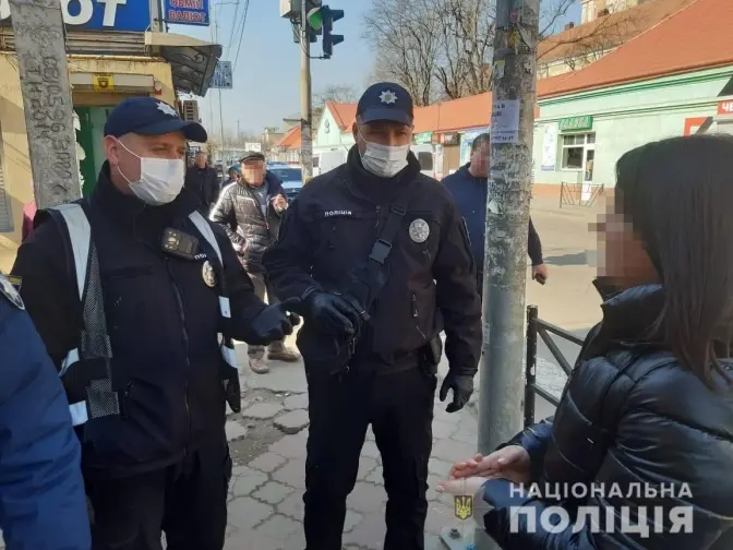 Поліція під час карантину вихідного дня на Львівщині припинила роботу 664 закладів