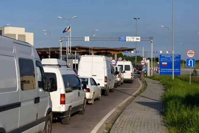 У Грушеві на пункті пропуску тимчасово не оформлятимуть товари та авто