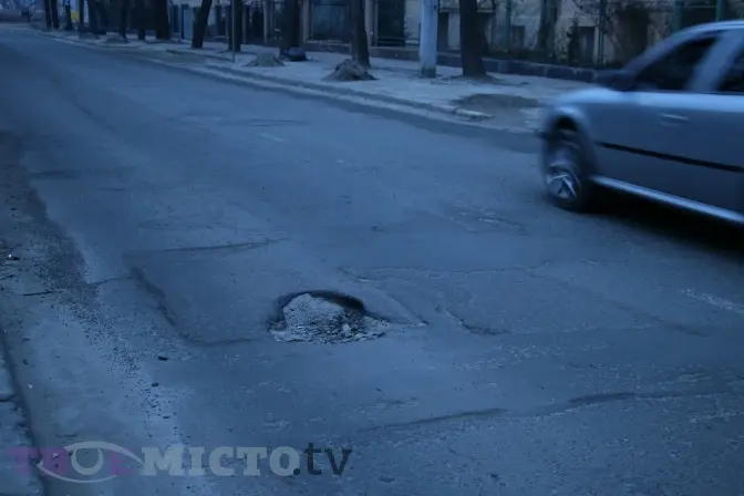 Станьте п’ятим: як відшкодувати гроші, якщо ваше авто постраждало від ям