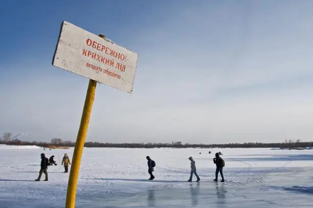 На Львівщині рибалка провалився під лід. Як вберегтися