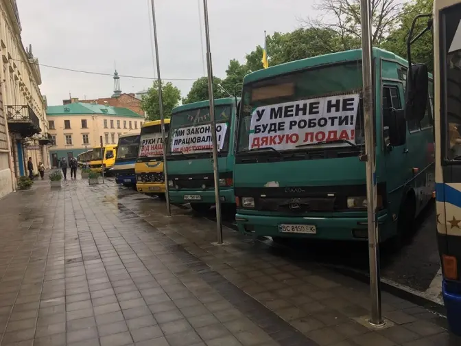 Від завтра планують почати курсувати обласні, приміські й міжміські перевізники