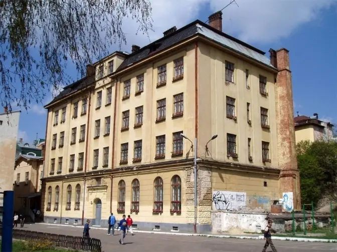 На що Львівська облрада витратить 40 млн, що має повернути місто за будинок на Короленка
