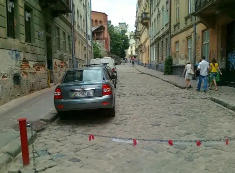 Під час Євро-2012 водіям, щоб заїхати додому в центр Львова, треба буде мати перепустку на в’їзд
