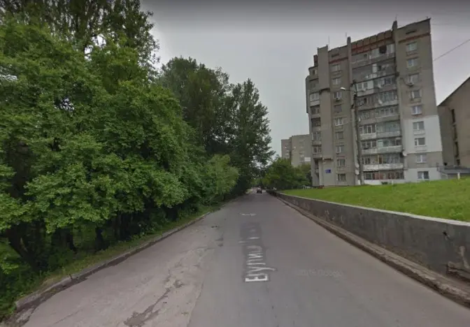 Із понеділка у Львові закриють для проїзду вулицю Липова Алея