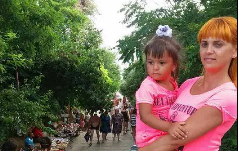 У Львові шукають зниклу жінку з дитиною. Фото