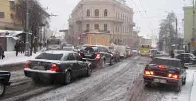 Через погоду водіїв закликають бути обережними