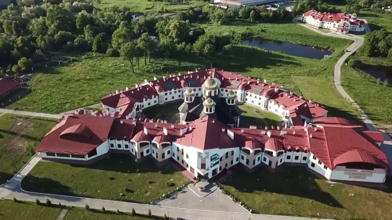 Багатоповерхівки чи парк. Що збудують на Сихові