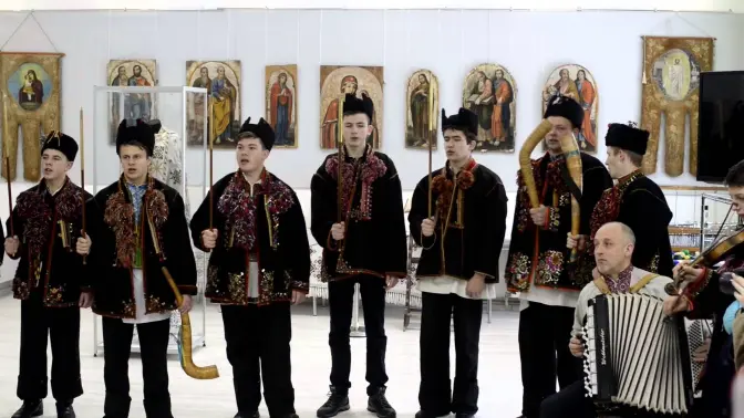 Львів’ян кличуть послухати колядників із Криворівні