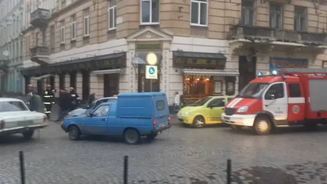 У Львові знову повідомили про замінування ресторану «Прага». Вулиця Гнатюка перекрита