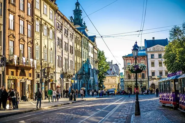 На вихідних центр Львова закриють для руху приватного транспорту