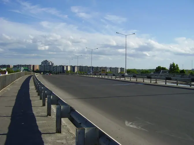 Сьогодні після 18:00 відкриють проїзд Сихівським мостом