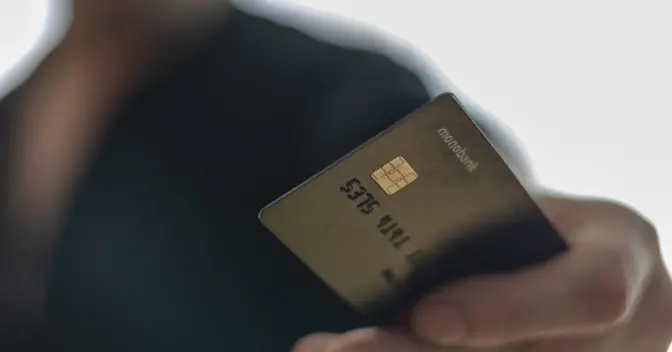 IBOX вивели з українського ринку. Як тепер поповнювати картки Monobank
