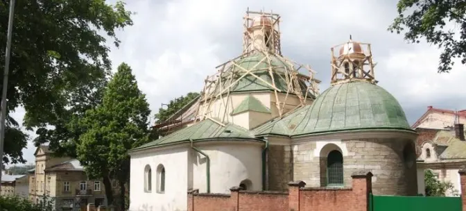До кінця року відреставрують найстаріший храм Львова. Фото