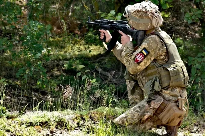 Військової справи вчитимуть усіх. В Україні починає діяти новий закон