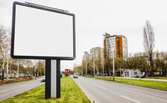 У Києві бізнес з початку року подав таку ж кількість заяв на оформлення вивісок, як за весь минулий рік
